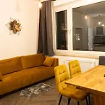New 2-3 With Parking Near Train Station & Casino 公寓
