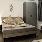 New 2-3 With Parking Near Train Station & Casino 公寓