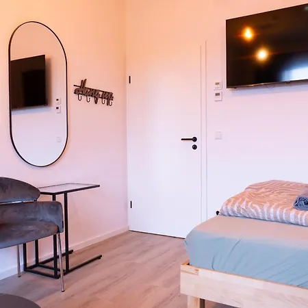 New 2-3 With Parking Near Train Station & Casino *