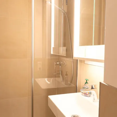 New 2-3 With Parking Near Train Station & Casino Lejlighed